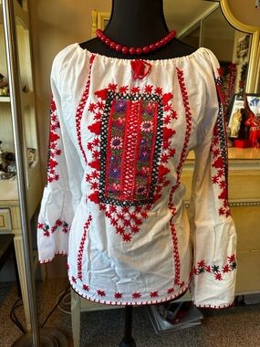 Vintage Hungarian hand embroidered traditional folk blouse❤️